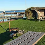 Lakefront Luxury Retreat With Cozy Loft Prázdninový dům Stubbekøbing
