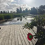 Prázdninový dům Lakefront Luxury Retreat With Cozy Loft Stubbekøbing