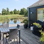 Prázdninový dům Lakefront Luxury Retreat With Cozy Loft Stubbekøbing
