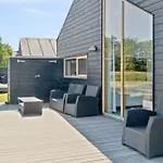 Lakefront Luxury Retreat With Cozy Loft Prázdninový dům Stubbekøbing
