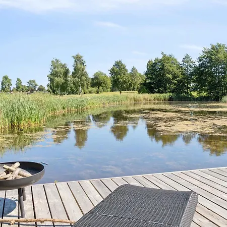 בית נופש Lakefront Luxury Retreat With Cozy Loft Stubbekøbing