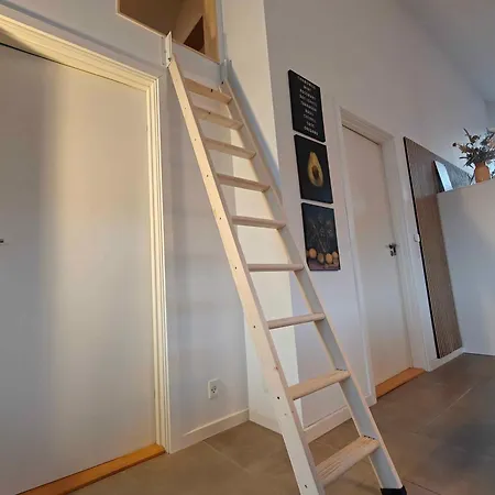 Nyaraló Lakefront Luxury Retreat With Cozy Loft Stubbekøbing