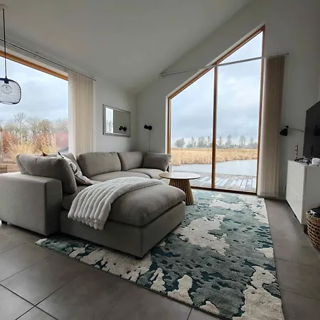 Lakefront Luxury Retreat With Cozy Loft Stubbekøbing