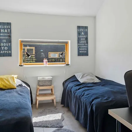 Lakefront Luxury Retreat With Cozy Loft Stubbekøbing