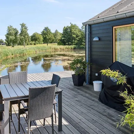 Nyaraló Lakefront Luxury Retreat With Cozy Loft Stubbekøbing