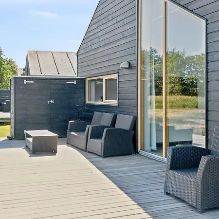 Lakefront Luxury Retreat With Cozy Loft Nyaraló Stubbekøbing