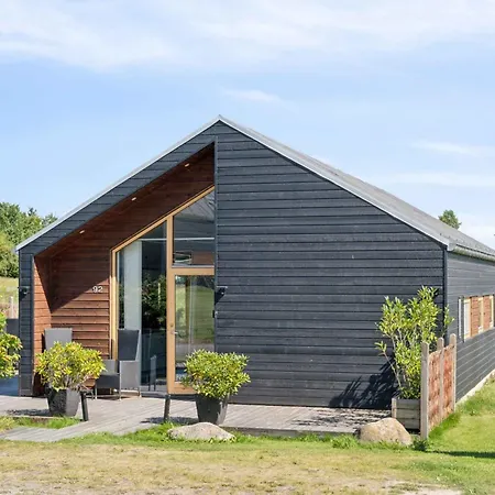Nyaraló Lakefront Luxury Retreat With Cozy Loft *