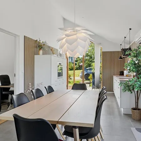 Lakefront Luxury Retreat With Cozy Loft * Stubbekøbing