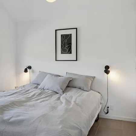 בית נופש Lakefront Luxury Retreat With Cozy Loft *