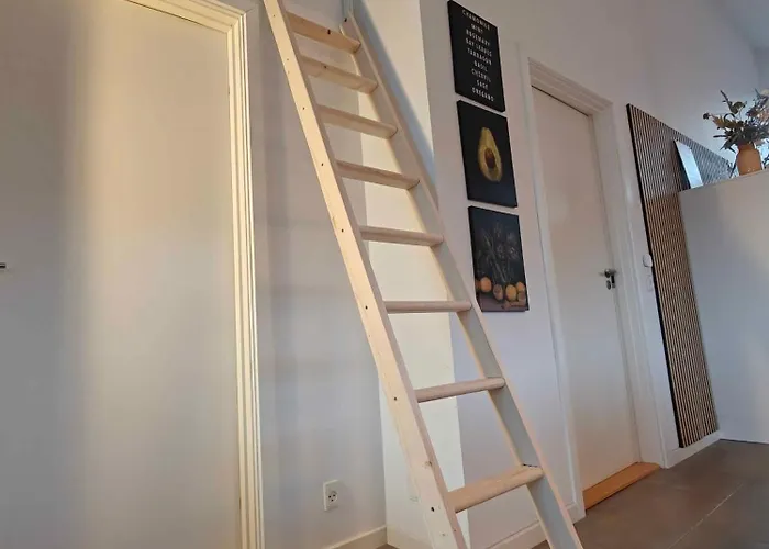 Lakefront Luxury Retreat With Cozy Loft *