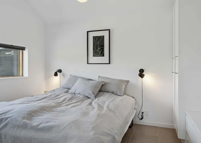 Lakefront Luxury Retreat With Cozy Loft Stubbekøbing