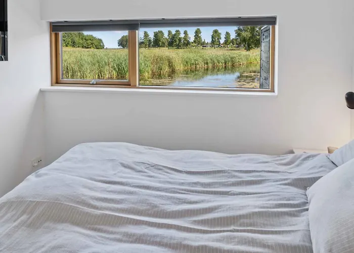 Lakefront Luxury Retreat With Cozy Loft