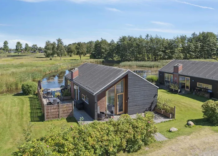 Lakefront Luxury Retreat With Cozy Loft Stubbekøbing